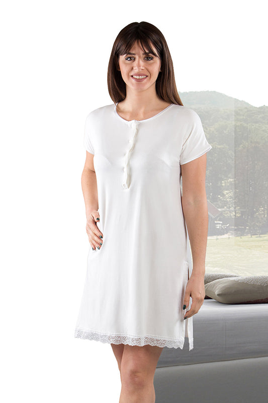 Camicia da notte mezza manica modello serafino con tagli laterali e inserto in pizzo