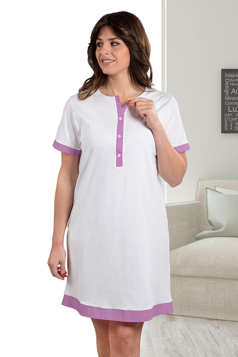 Camicia da notte mezza manica mod. serafino con bordi in contrasto in tela di cotone